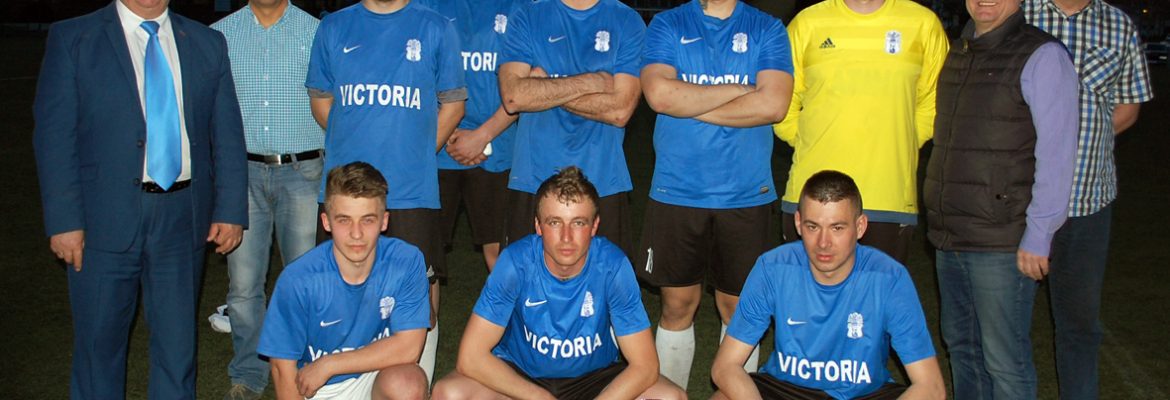Victoria Rębków z Przewodniczącym Kazimierzem i Kierownikiem Andrzejem